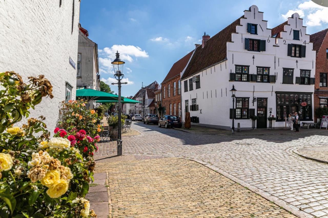 Blumenhaus-Apartment Friedrichstadt Buitenkant foto